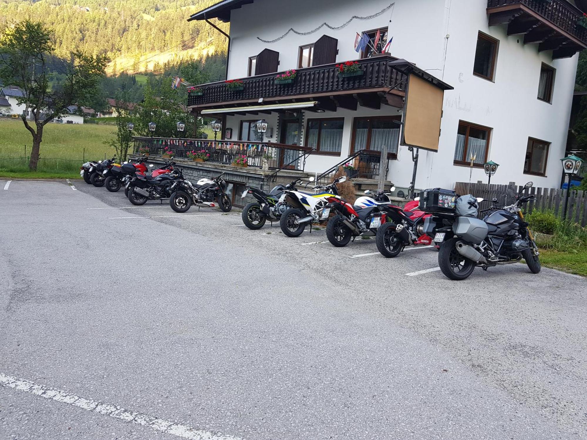 Tattoo Pension Mit Restaurant Und Tattoo-Studio Mörtschach エクステリア 写真